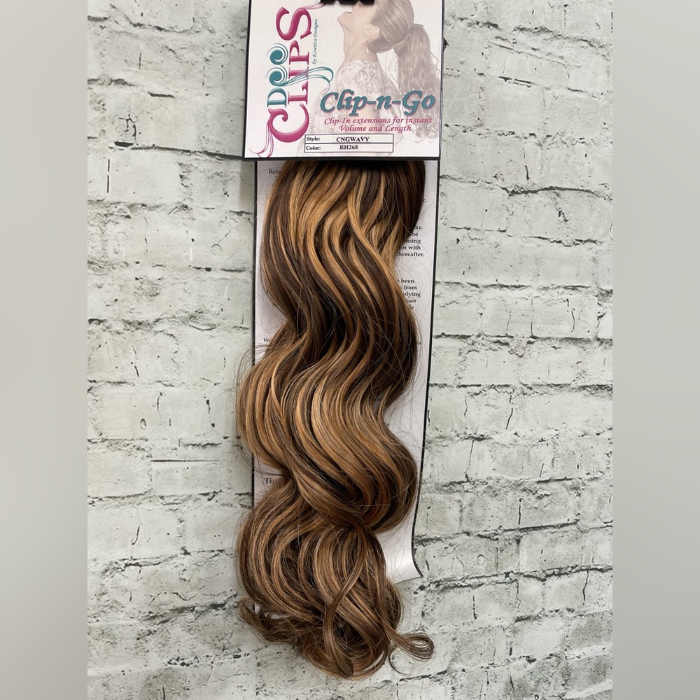 Estetica designs 18” Clip n Go wavy hair extensions #268 nwt